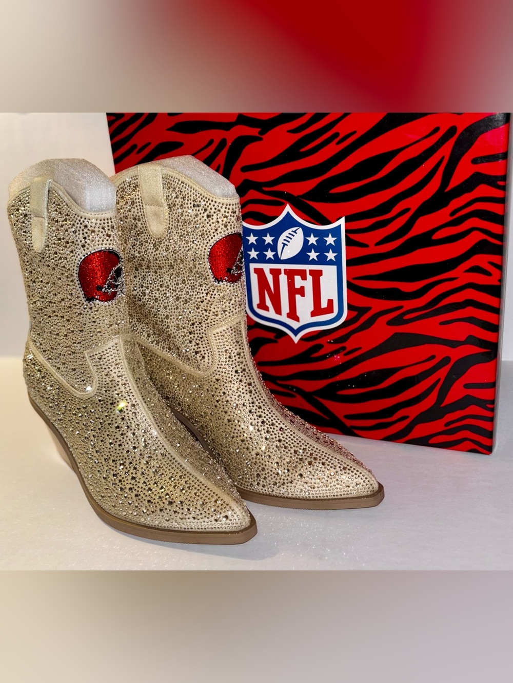 NWT Cleveland Brown, NFL Gold Rhinestone Western Boot Size 10